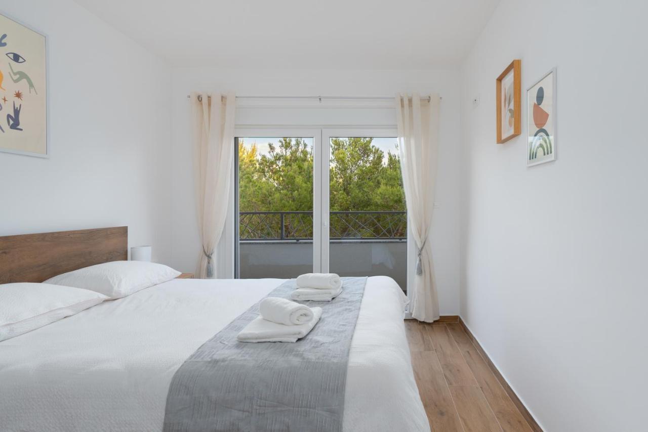 Number One Apartments Vir Exterior photo