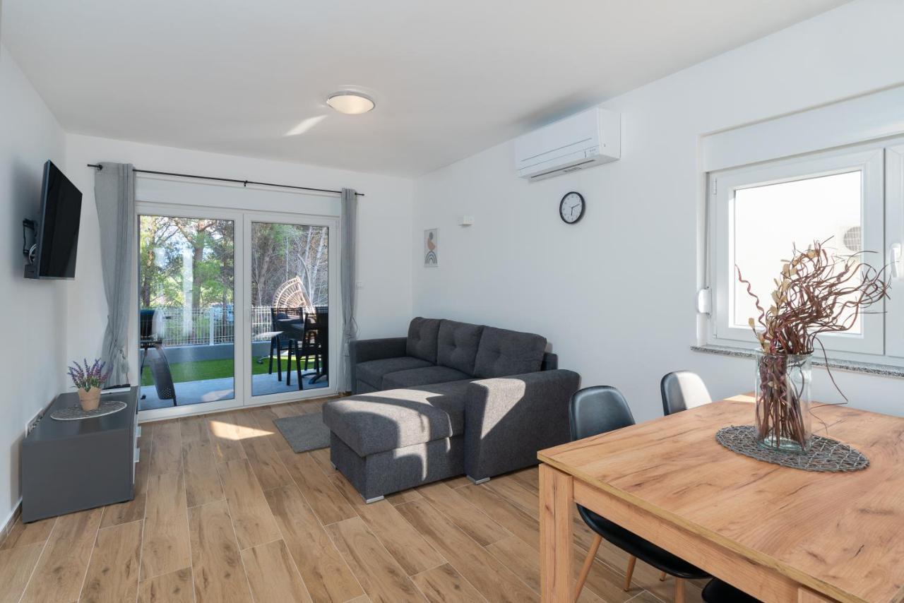 Number One Apartments Vir Exterior photo