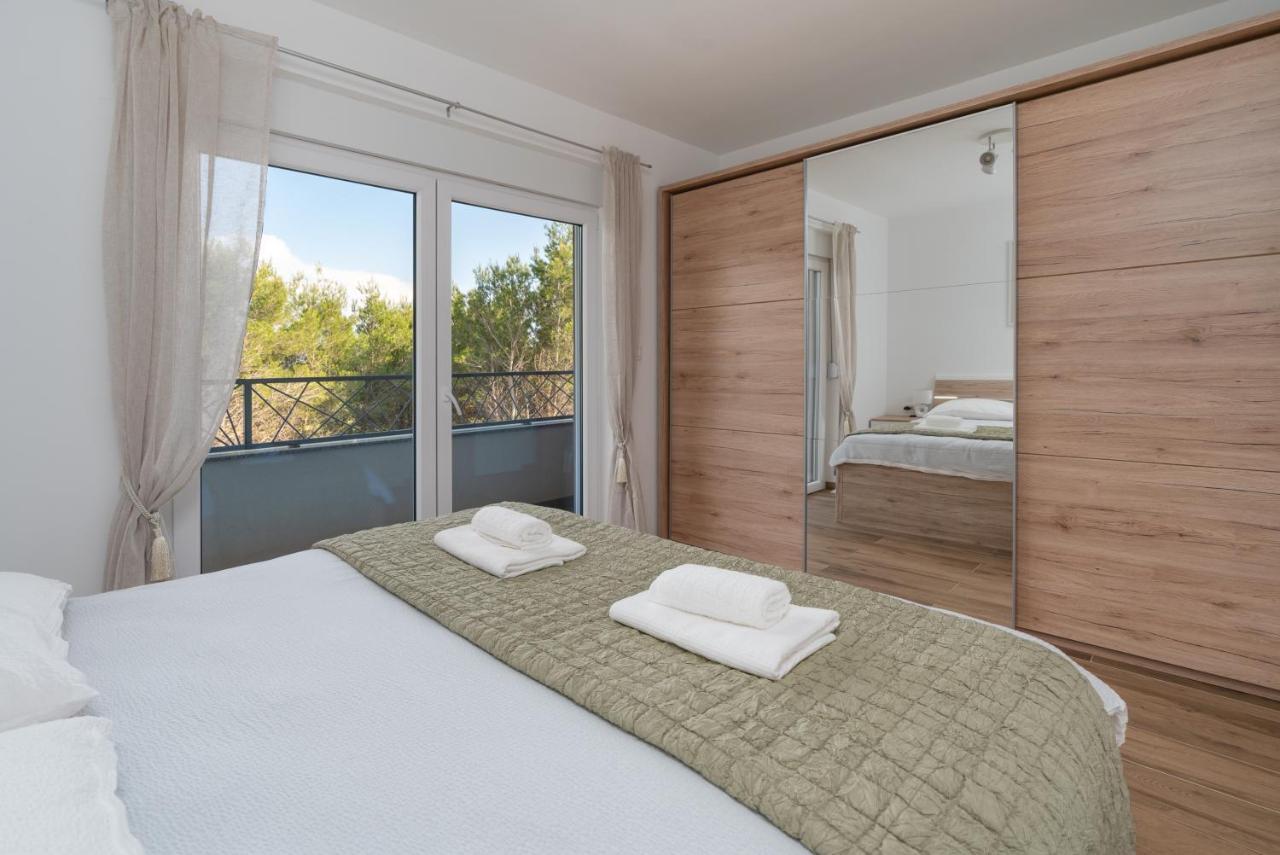 Number One Apartments Vir Exterior photo