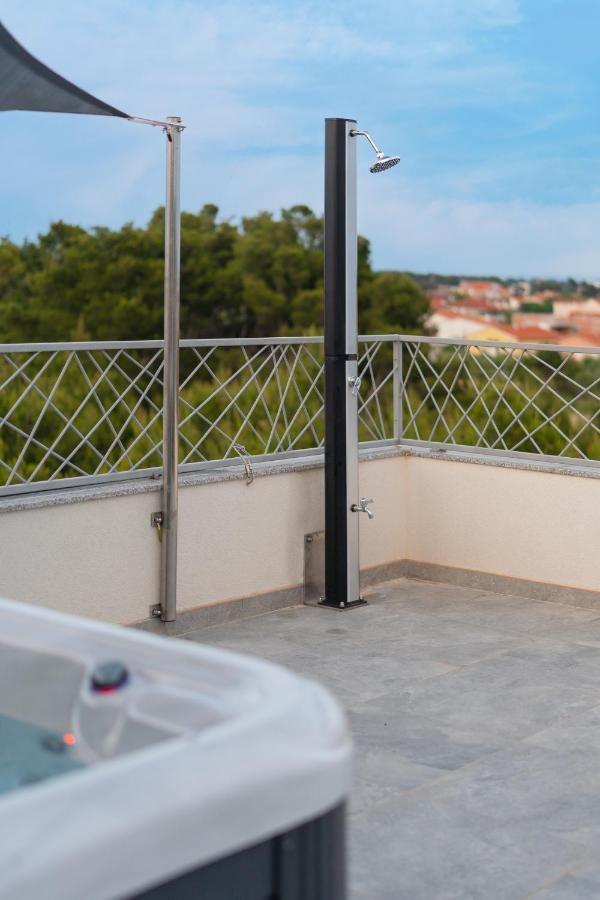 Number One Apartments Vir Exterior photo
